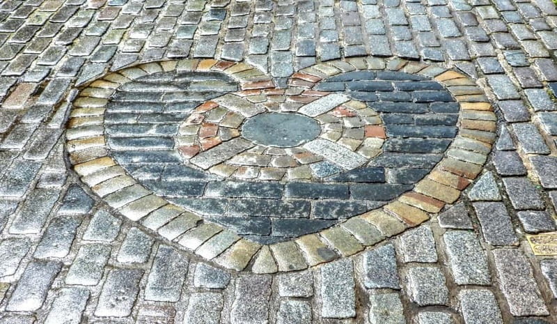Edinburgh: Dark History Royal Mile Walking Tour - Why the Royal Mile works so well for dark history