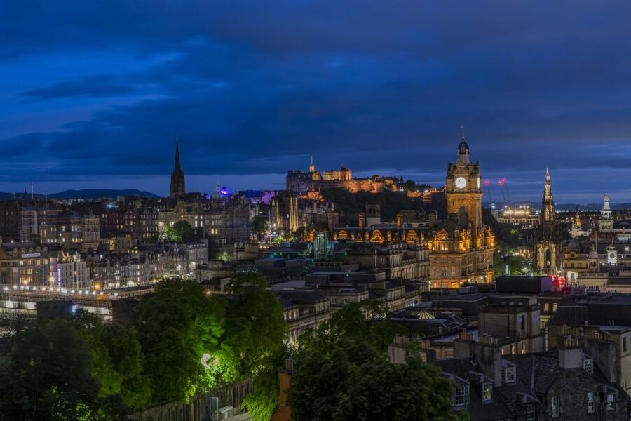 Edinburgh: Dark Secrets of the Old Town Ghost Walking Tour - Why Edinburgh’s Old Town works so well after dark