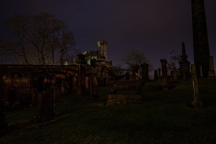 Edinburgh: Dark Secrets of the Old Town Ghost Walking Tour - Witch trials, warlocks, and the danger of accusation