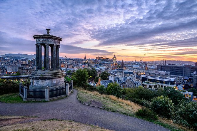 Edinburgh Darkside Walking Tour: Mysteries, Murder and Legends - Meeting at the Royal Mile at 6:30 p.m.