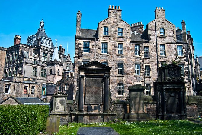 Edinburgh Darkside Walking Tour: Mysteries, Murder and Legends - The return to the Royal Mile and the pub finish