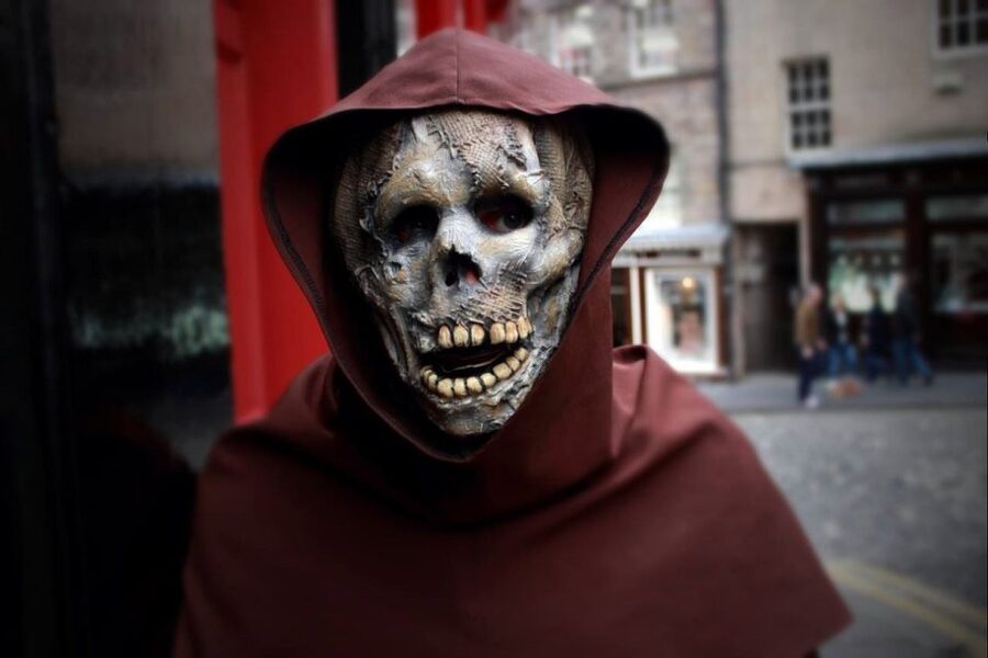Edinburgh Ghosts & Gore Walking Tour - Starting outside The Witchery near Edinburgh Castle