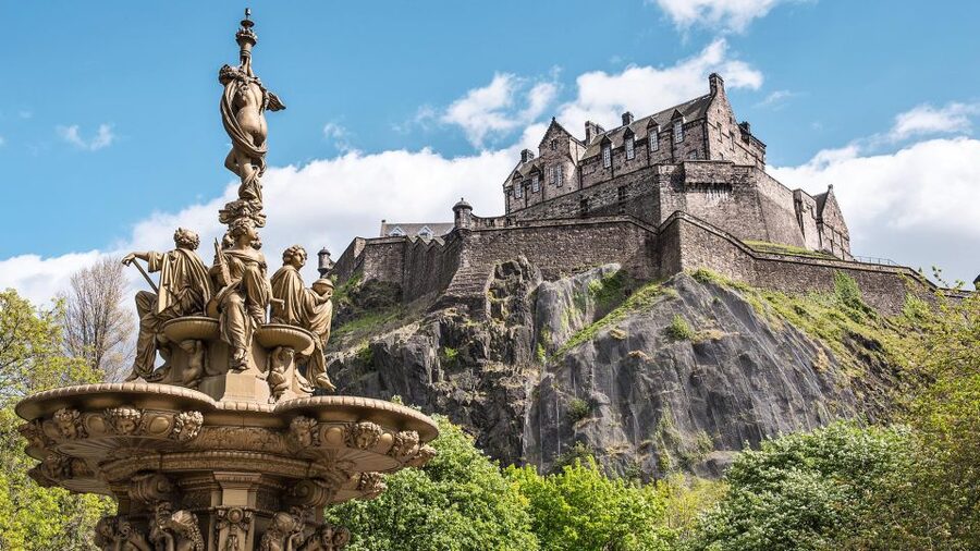 Edinburgh: Harry Potter Wizard Walking Tour, Kids Join Free - Edinburgh Castle views without a castle entry