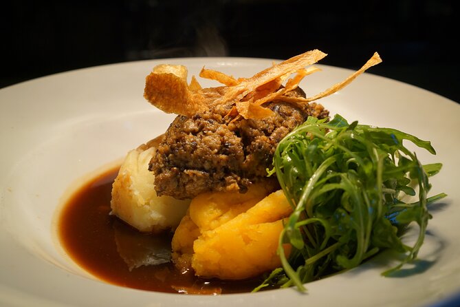Edinburgh Luxury Private Food & Drink Tour with Eat Walk Tours - The guides make the difference
