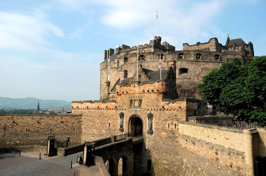Edinburgh: Multi-Sensory Old Town Historical Walking Tour - Who should book this walk?