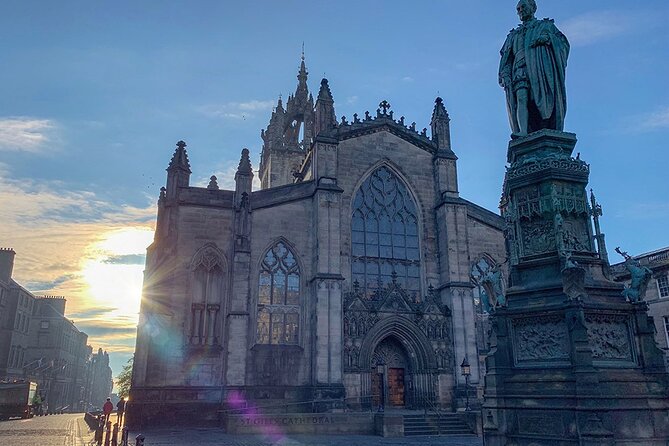 Edinburgh Old Town: Historical Guided Walking Tour - Starting at 351 High Street on the Royal Mile