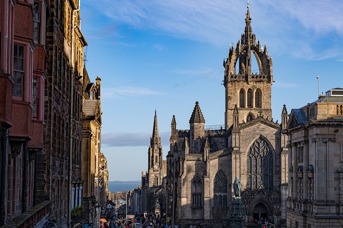 Edinburgh Old Town: Historical Guided Walking Tour - Stories, legends, and details beyond the postcard view