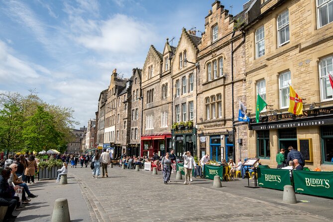 Edinburgh Old Town: Historical Guided Walking Tour - Group size, pace, and comfort