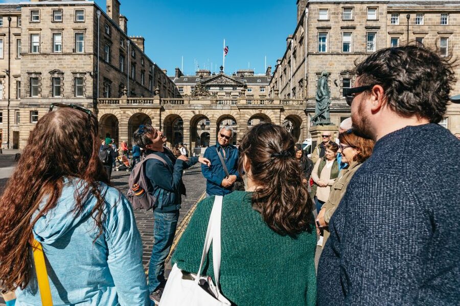 Edinburgh: Old Town History and Tales Walking Tour - Why this two-hour walk works well in Edinburgh