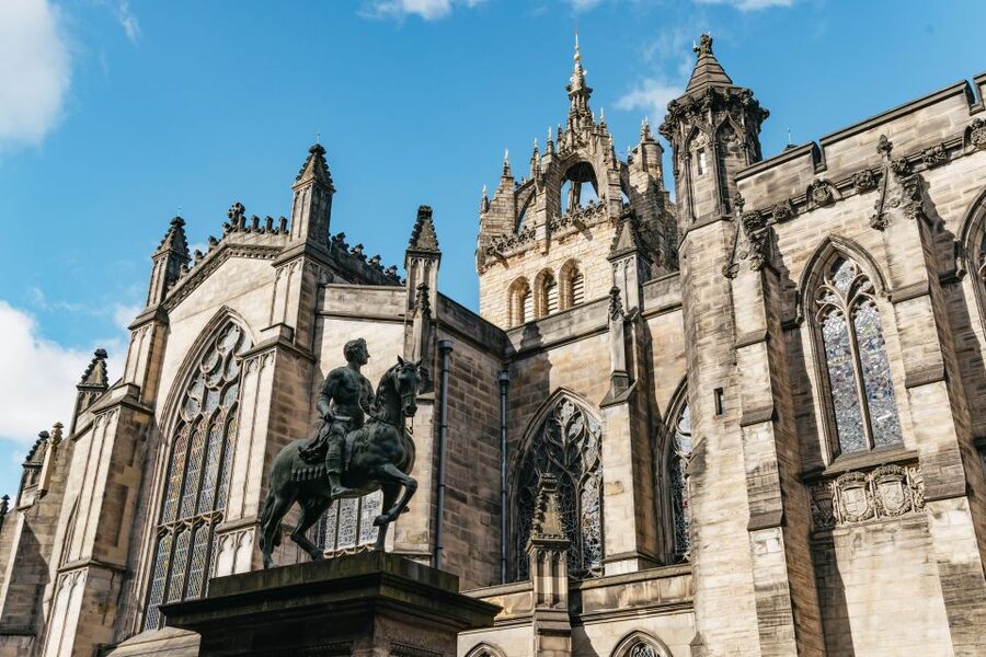 Edinburgh: Old Town History and Tales Walking Tour - Mercat Cross and Edinburgh’s public heart