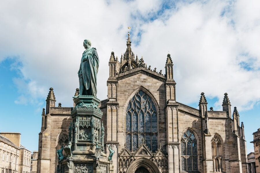 Edinburgh: Old Town History and Tales Walking Tour - Guide style, group comfort, and the weather