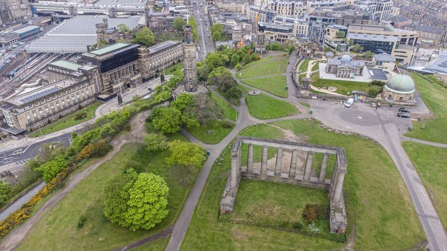 Edinburgh: Old Town History Walking Tour - St. Giles’ Cathedral and the Old Town buildings