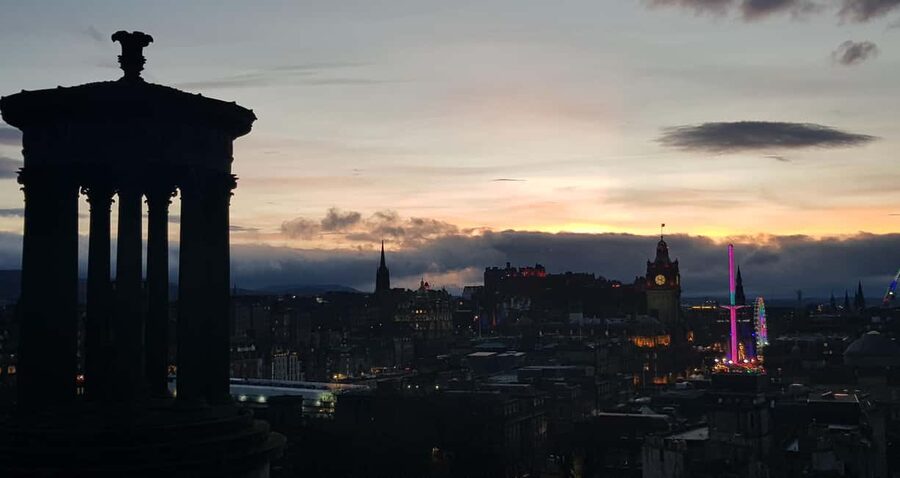 Edinburgh: Private Walking Tour in French with Clémentine - Victoria Street and the Grassmarket