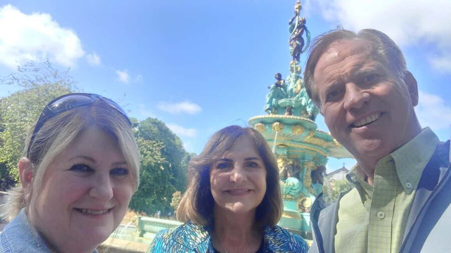 Edinburgh: Private Walking Tour with a Local - What the two-hour walk can do well