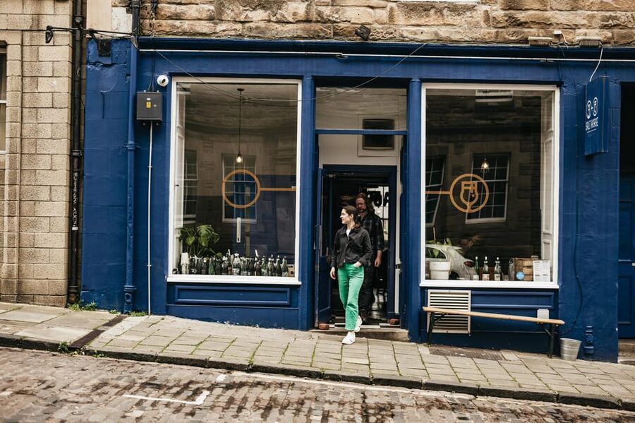 Edinburgh: Pubs and History Guided Walking Tour with Beer - Finishing near the Grassmarket