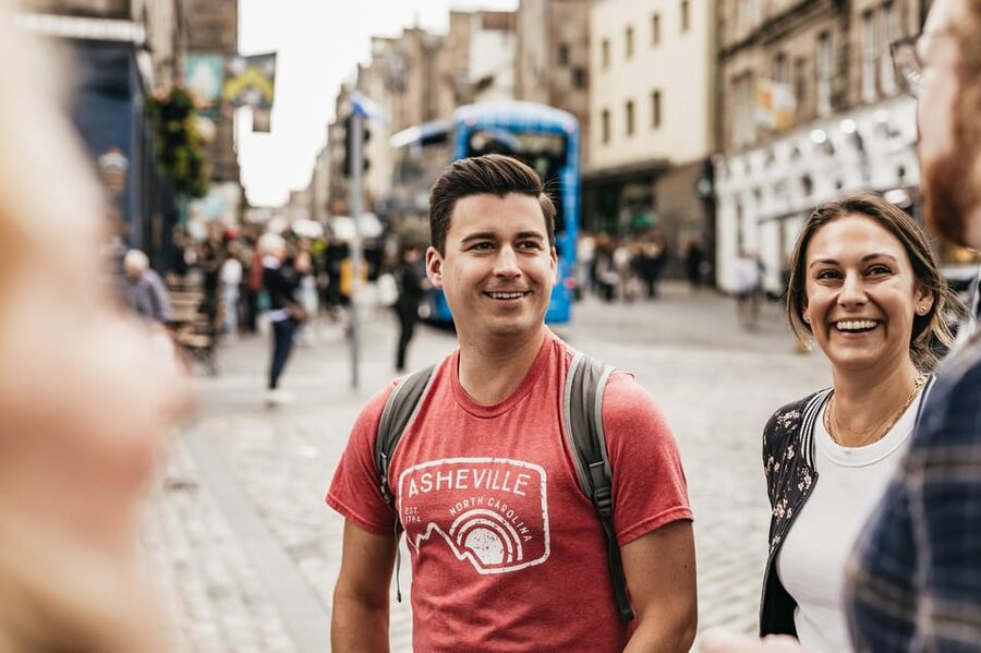 Edinburgh: Pubs and History Guided Walking Tour with Beer - The guide matters more than the route