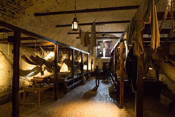 Edinburgh Skip-the-Ticket-Line Castle Walking Tour - Meeting on the Royal Mile at 2pm