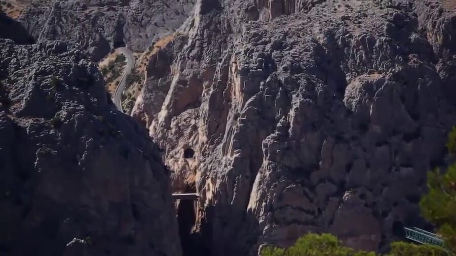El Chorro: Caminito del Rey Gorge Route Guided Walking Tour - Reaching the north access point