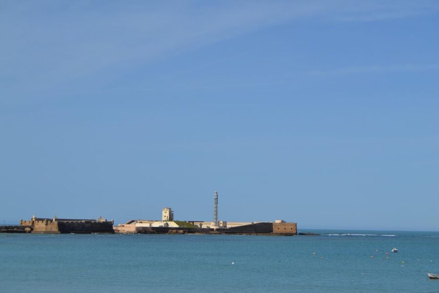 English Cádiz Tour: Walking Tour with Local Guide - Weather, footwear, and smart planning