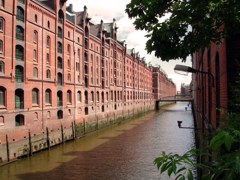 English Hamburg City Center Pay-What-You-Want Walking Tour - Medieval Churches and the Treasures Inside