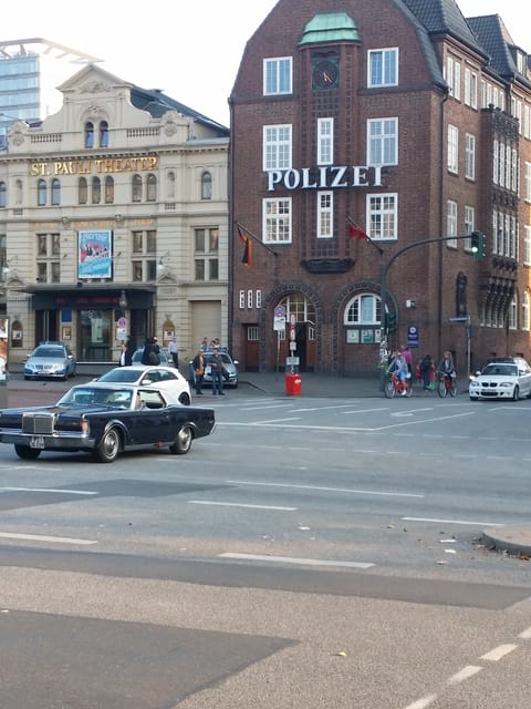 English Harbor&St. Pauli Pay-What-You-Want Walking Tour - Starting beside Hamburg’s harbor at Landungsbrücken