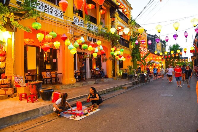 Evening Walking Food Tour, folk game and lantern boat - Key points at a glance