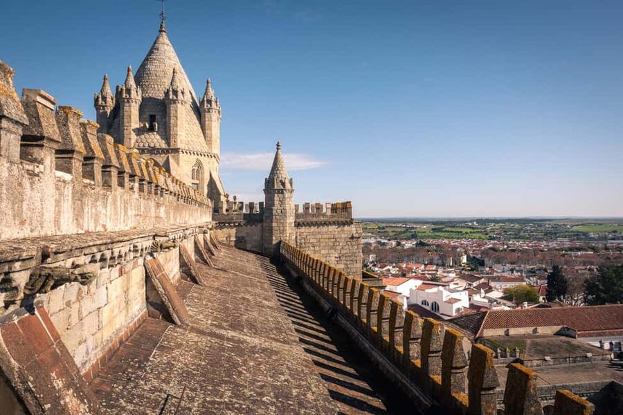 Évora: Private & Flexible Walking Tour in Historic Center - Praça de Sertório and Évora’s Roman remains