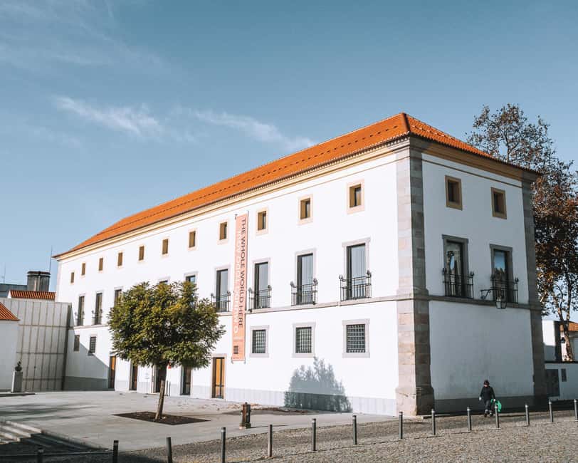 Évora: Private & Flexible Walking Tour in Historic Center - Igreja da Graça and the Bones Chapel