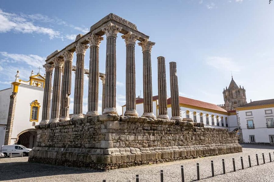 Évora: Private & Flexible Walking Tour in Historic Center - Starting at Porta Velha da Lagoa and the Água de Prata Aqueduct