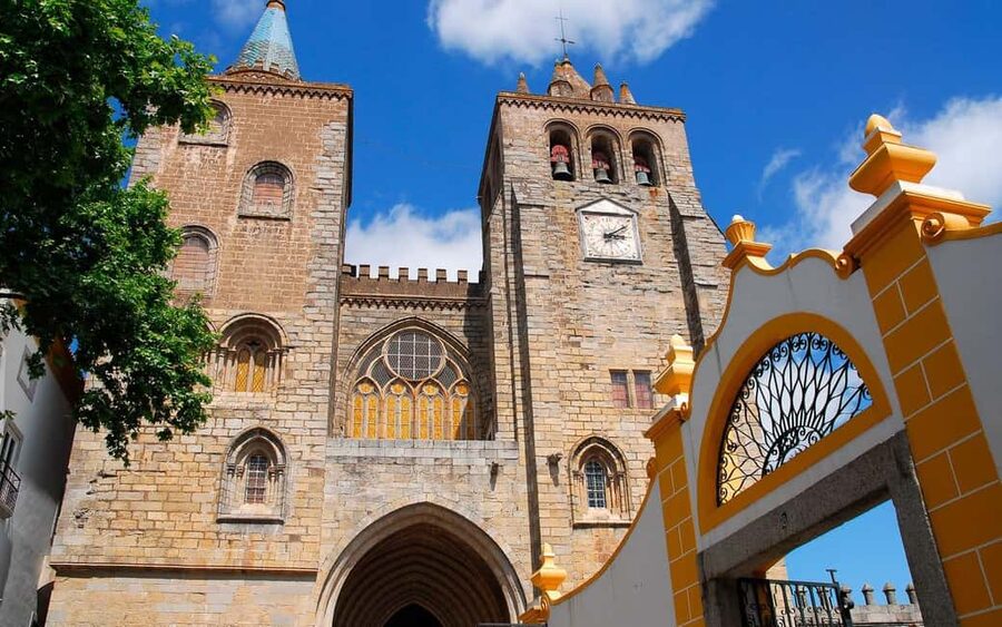 Évora: Private walking tour with tickets to main monuments - Is $102 per person good value?