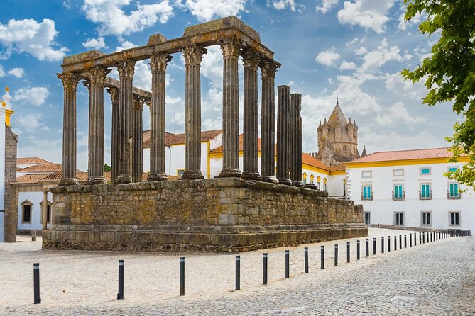 Évora: Private walking tour with tickets to main monuments - The quieter streets are part of the real experience