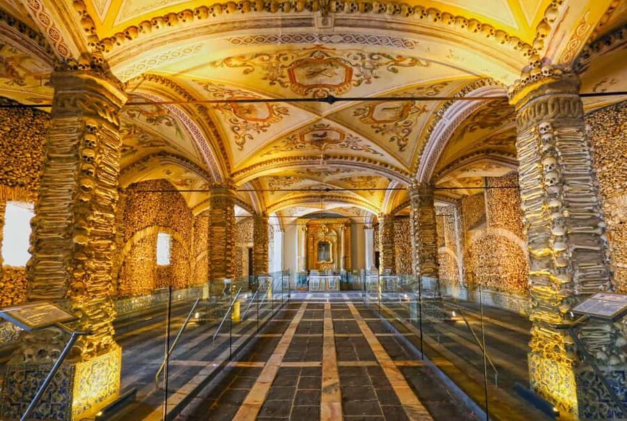 Évora: Private walking tour with tickets to main monuments - Pace, heat, and practical comfort