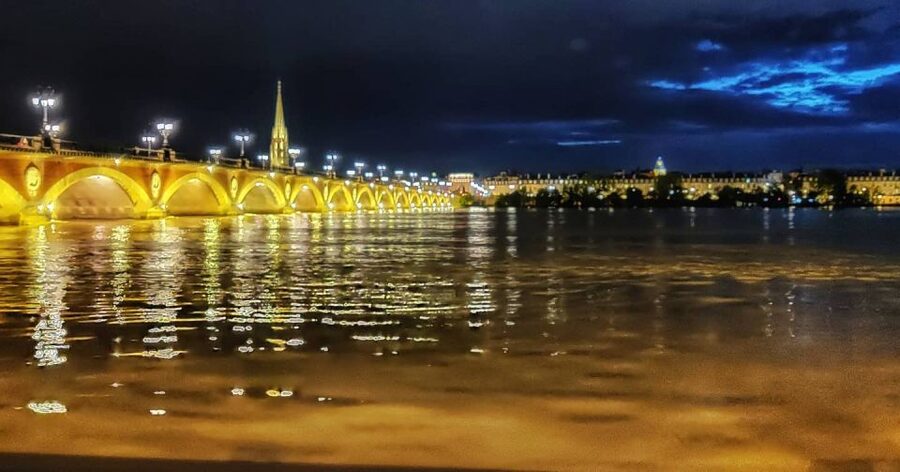 Exclusive! Bordeaux: Nighttime Highlights Walking Tour - Saïd’s Guiding Style and the Value of a Small Group