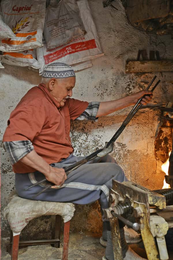 Explore Fes: Unforgettable Guided Walking Tour of the Medina - Artisan workshops and the shopping question