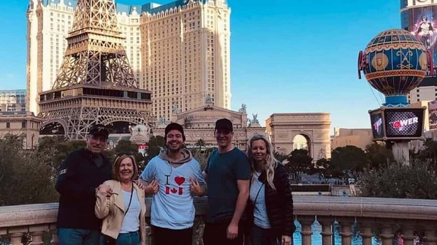 Explore Must-See Spots: Las Vegas Strip Walking Tour - Harrah’s, The LINQ, and the middle of the Strip