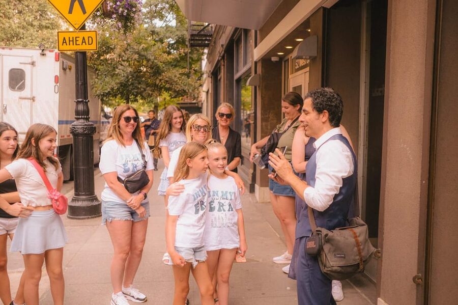 Fan Tribute: Taylor Swift in New York Walking Tour - Meeting at NYU and entering Taylor’s New York