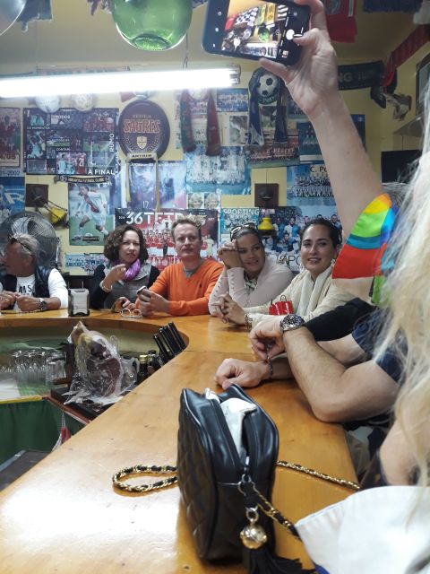 Faro: Old Town Guided Walking Food Tour - The guides make the evening work