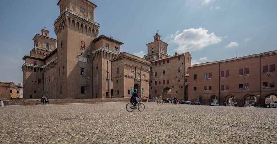 Ferrara: City Highlights Walking Tour with Local Guide - Key points at a glance
