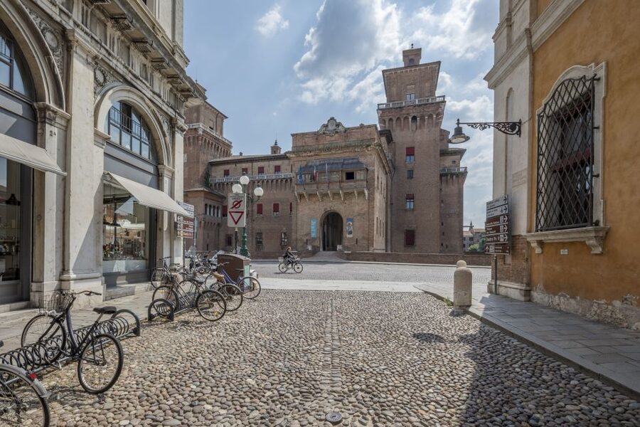 Ferrara: City Highlights Walking Tour with Local Guide - Palazzo dei Diamanti and the Renaissance Addition
