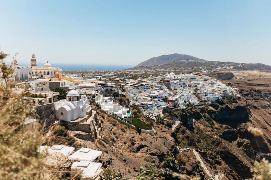 Fira: Guided Foodie Walking Tour with Tastings - Walking the caldera path toward Fira
