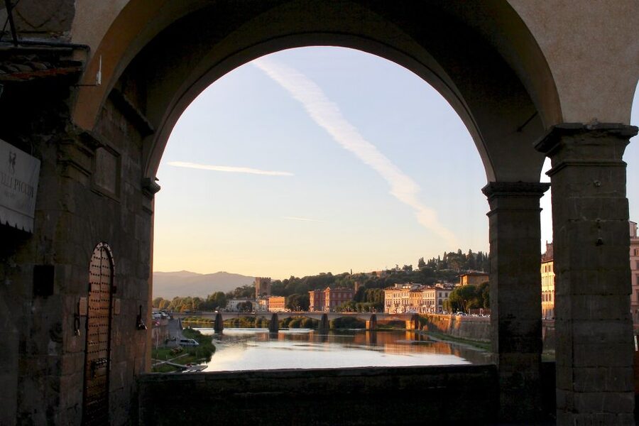 Florence: 2.5 hour Audio Guided Walking Tour led by Host - Via Tornabuoni and the turn toward Santo Spirito