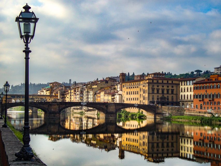 Florence: 2.5 hour Audio Guided Walking Tour led by Host - The Uffizi, Piazza della Signoria, and the final stop