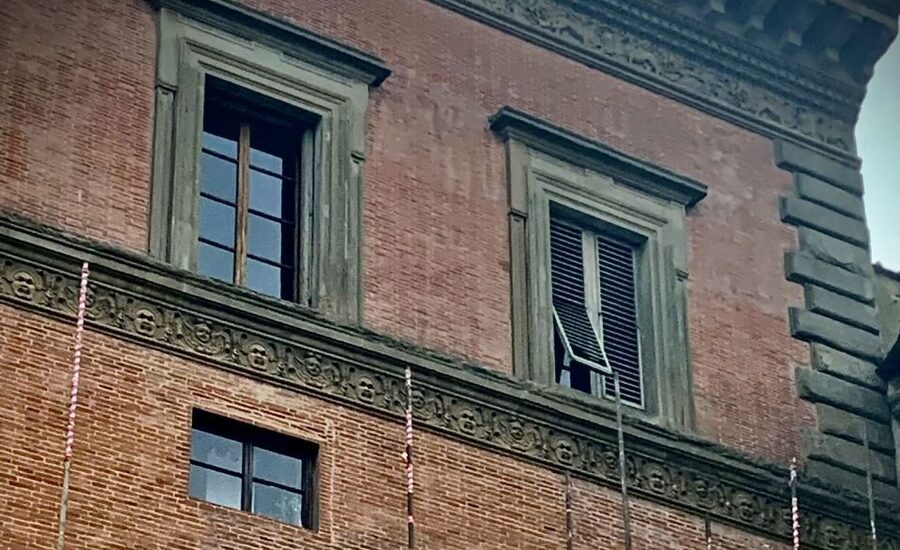 Florence: Dark Mysteries and Legends Guided Walking Tour - The Medici, poison, and political power