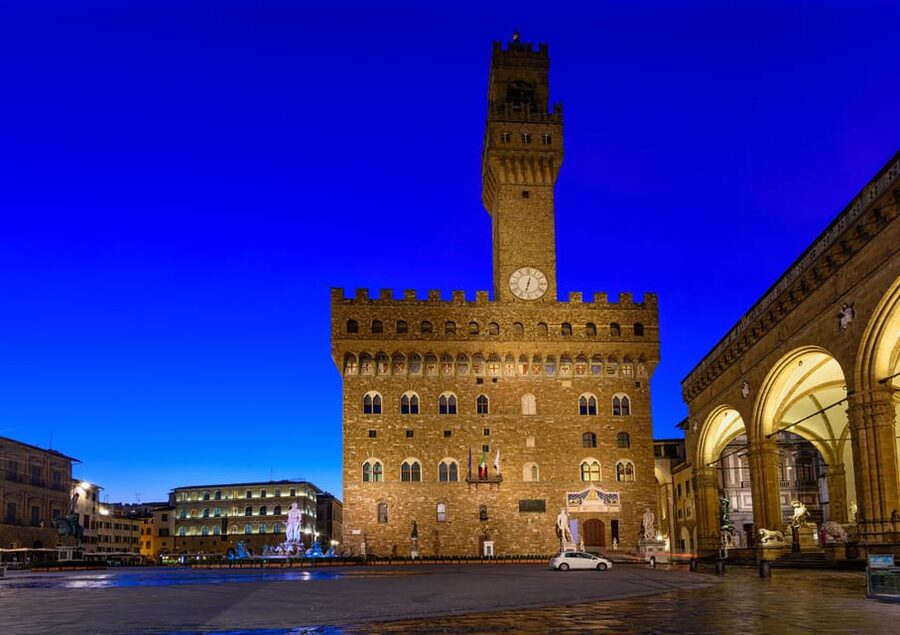 Florence: Dark Secrets & Scandals Evening Walking Tour - What the $16 price really buys