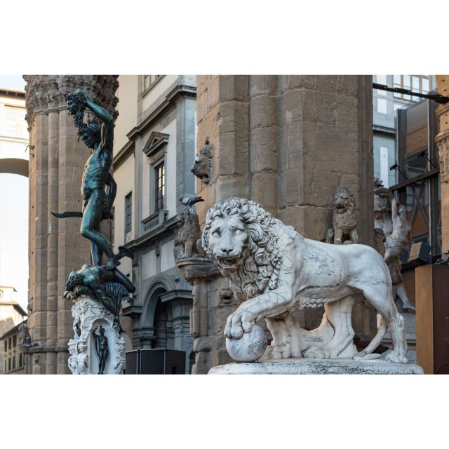 Florence: Medici Family Guided Walking Tour - Crossing the Arno on Ponte Vecchio