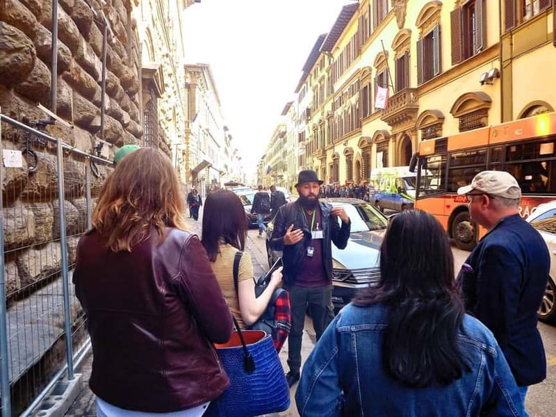 Florence: Medici Family Guided Walking Tour - Pitti Palace and the move to Oltrarno
