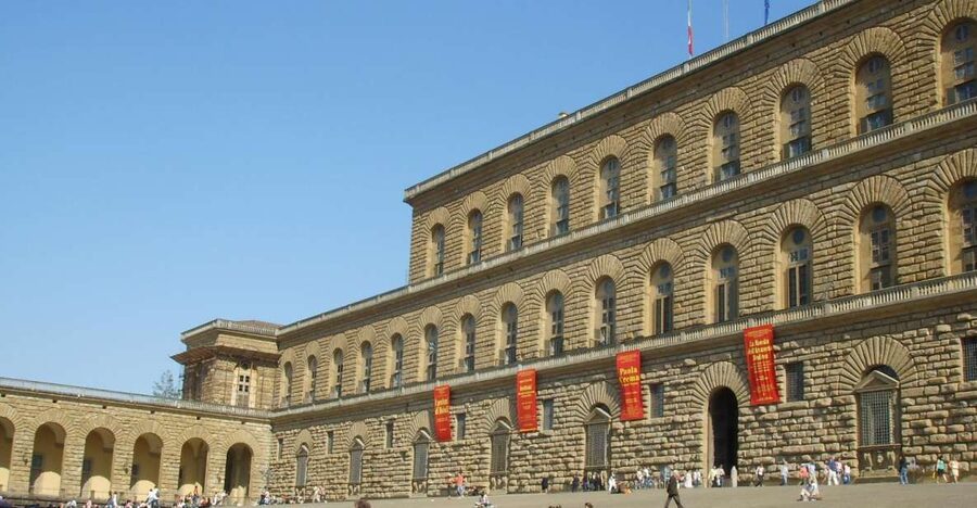 Florence: Pitti Palace Entry Ticket and Guided Walking Tour - Arriving at Palazzo Pitti in Piazza de’ Pitti
