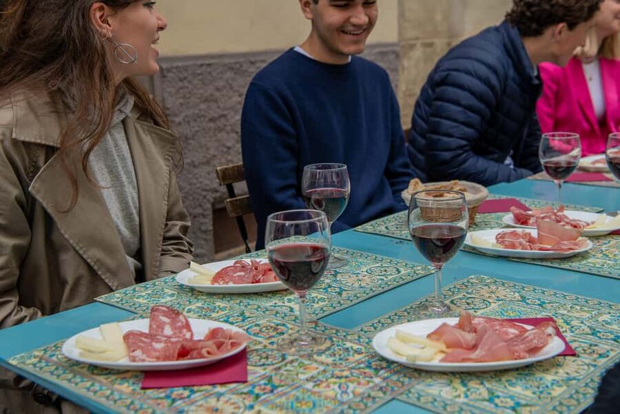 Florence: Private Food Walking Tour with Tuscan Classics - Starting with schiacciata near the Arno