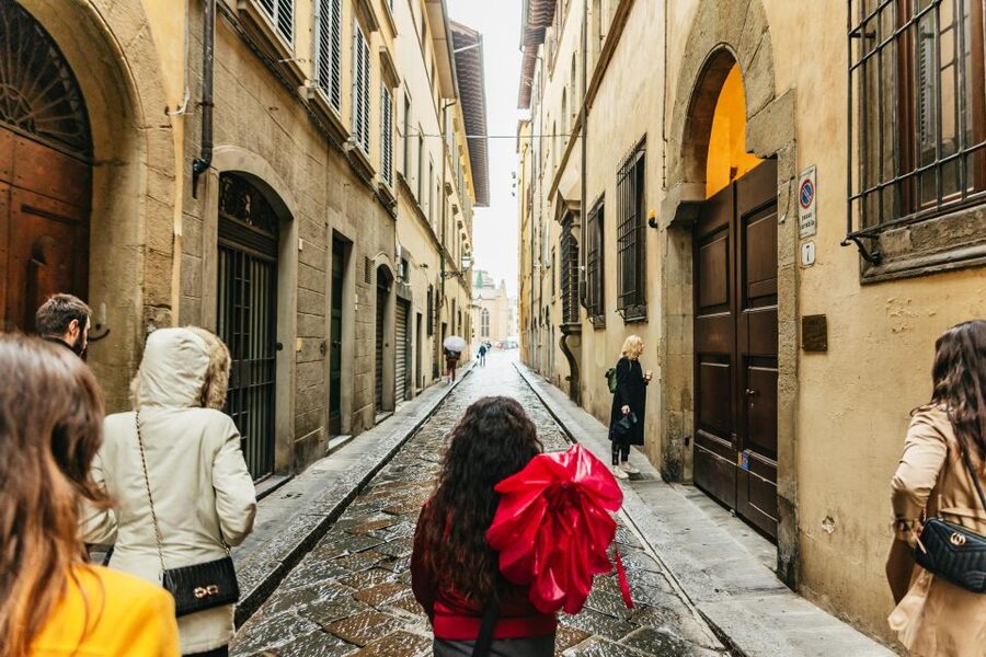 Florence: Tuscan Food and Wine Guided Walking Tour - The stories between the stops