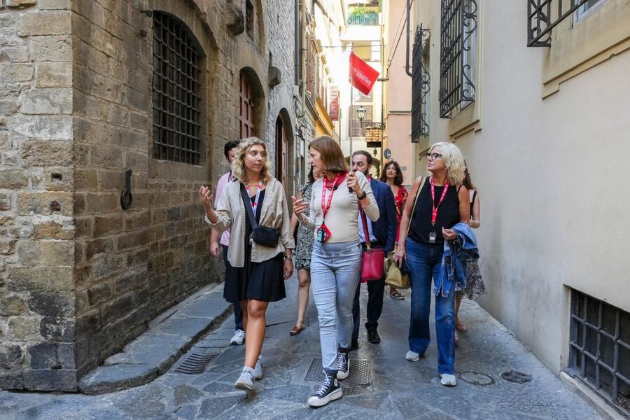 Florence: Walking Tour with David, Duomo & Uffizi Gallery - Meeting near Piazza Santissima Annunziata